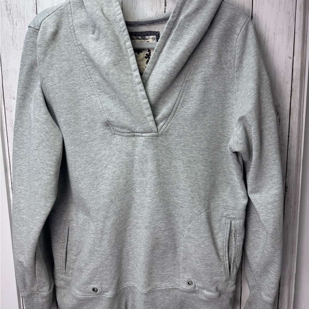 Old Navy Gray Women's Sweater size Medium